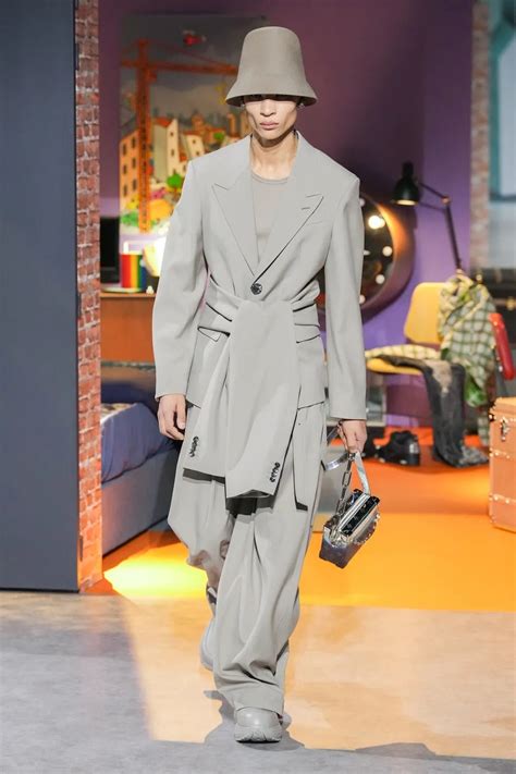 Dior Men: un hombre ‘En el camino’ en el desfile otoño 2022.